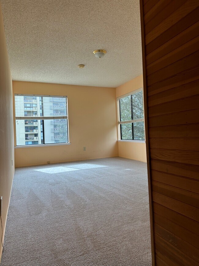 Building Photo - 732 Via Casitas