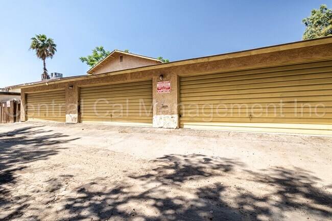 Foto del edificio - 4301 Parkwood Ct