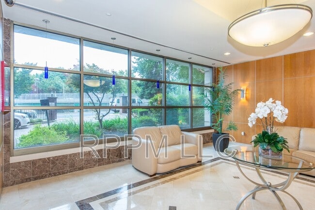 Foto del edificio - 60 Parkway Dr