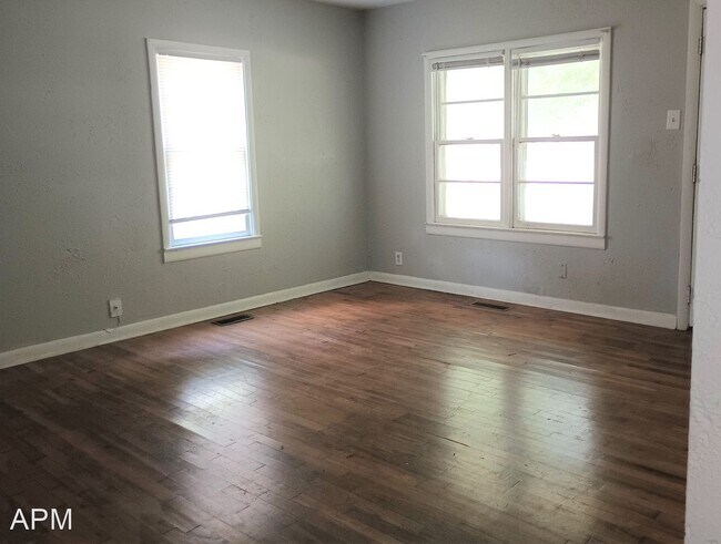 Building Photo - 3 br, 1 bath House - 409 10th Ave SW
