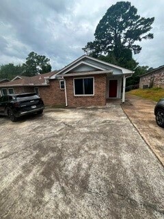 Building Photo - 616 Normal Park Dr