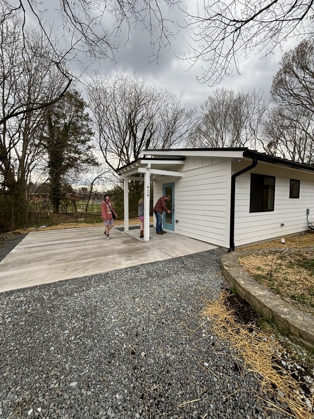 Building Photo - 419 W Corbin St