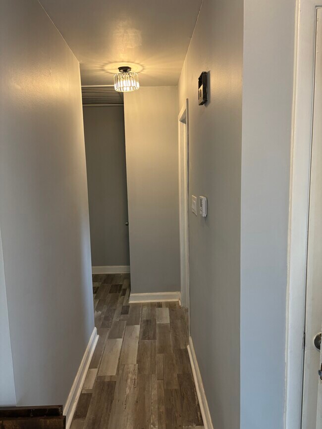 Pasillo 2 - 6225 Branch Hill Cir