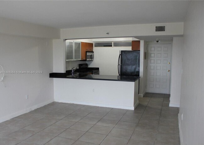 Foto del edificio - 650 NE 64th St