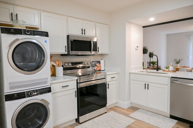 2BD, 1BA - 900SF - Kitchen - TERRA - Hiram