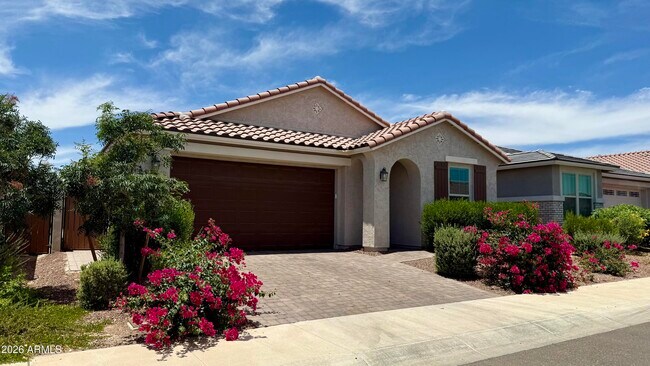 Foto del edificio - 4420 N 202nd Ln