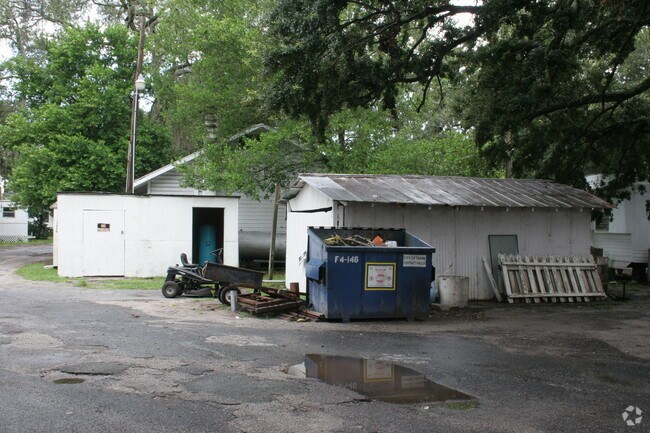 Building Photo - 3101 W Hillsborough Ave