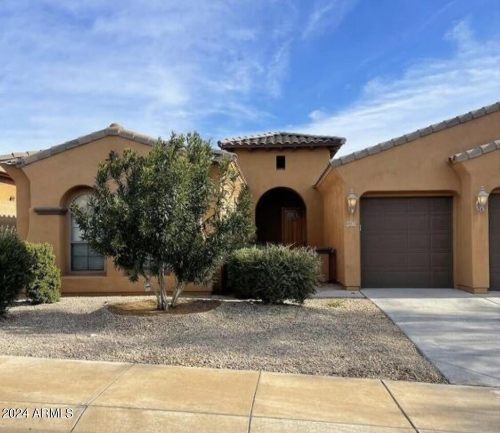 Foto principal - 18175 W Narramore Rd