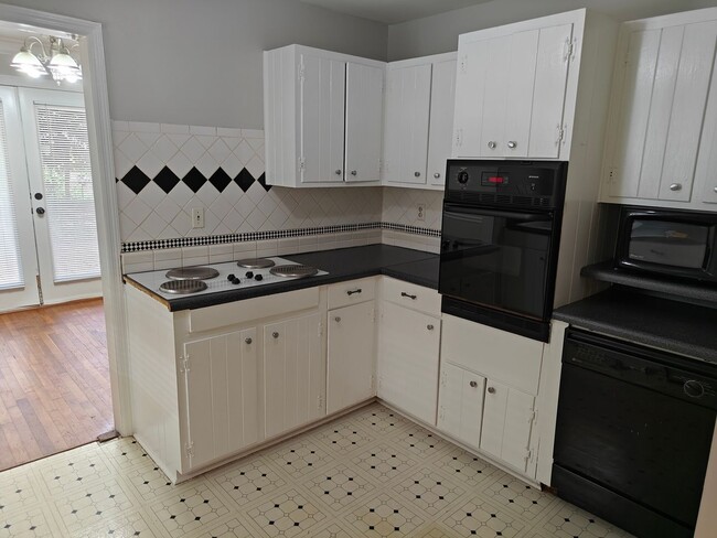 Foto del edificio - 2644 Pineland Ave