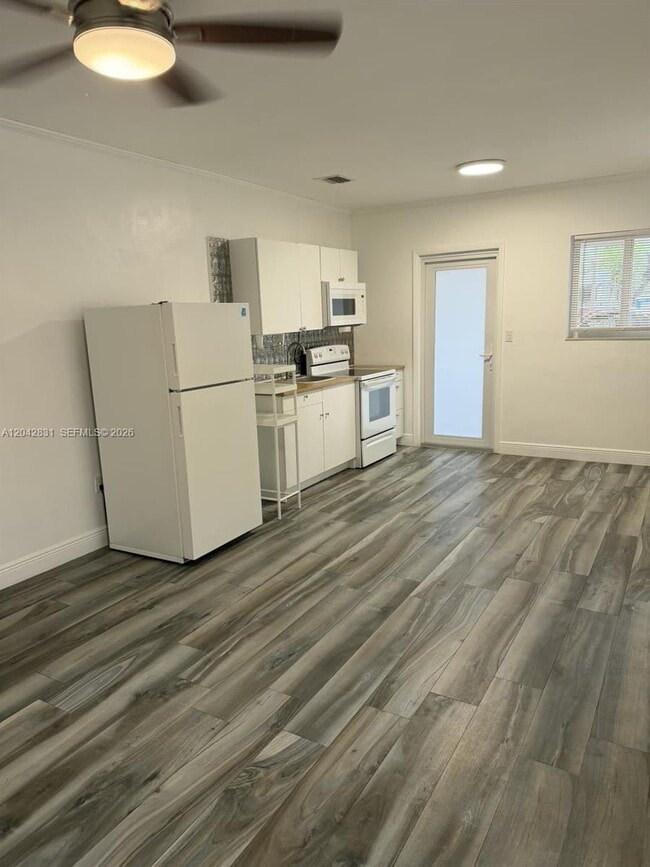 Building Photo - 3115 NW 23rd Ave