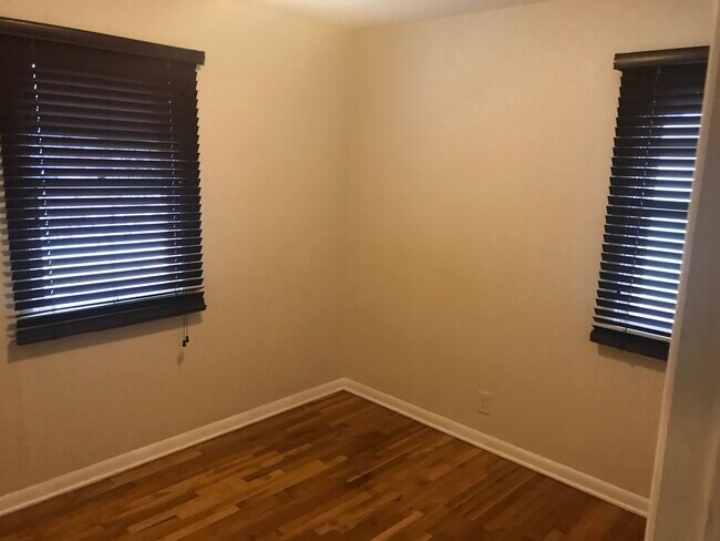 Building Photo - 2363 Hanway Ave
