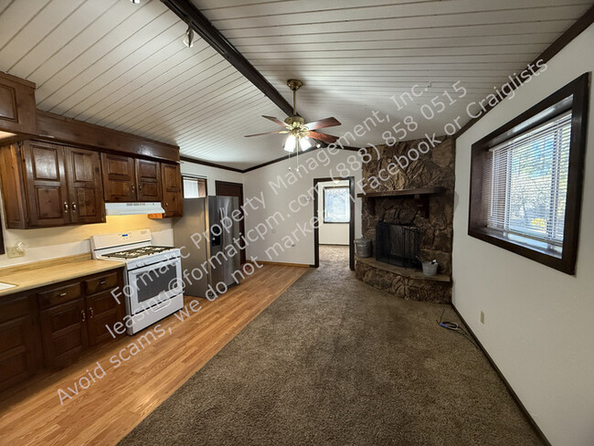 Building Photo - Pet-Friendly Two Bedroom Cabin in Sugarloaf!