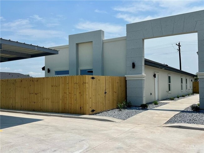 Building Photo - 1821 Monaco Dr