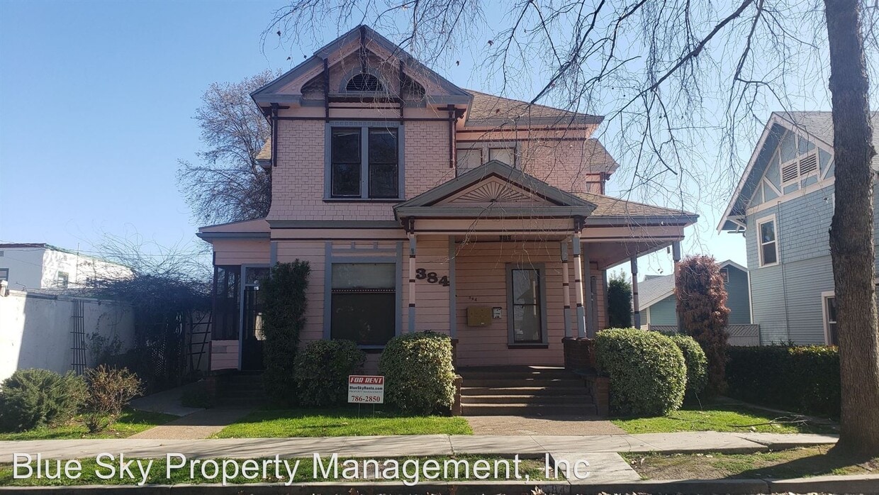 384 N Hockett St, Porterville, CA 93257 Room for Rent in Porterville