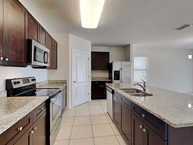 Photo - 320 Aberdeen Dr House