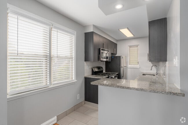 2 habitaciones, 1 baño - 768 pies cuadrados - Cocina - Montgomery Court
