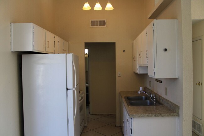 Foto del edificio - 5947 Deer Ave