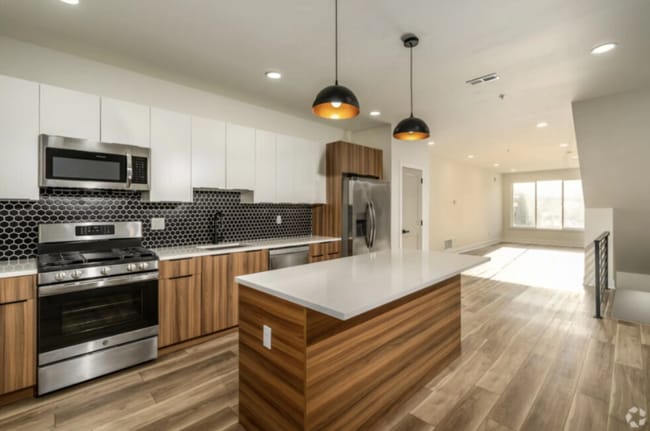 Building Photo - 2500 E Tioga St