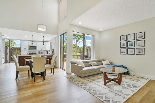 Foto del edificio - 5804 Fox Hollow Dr