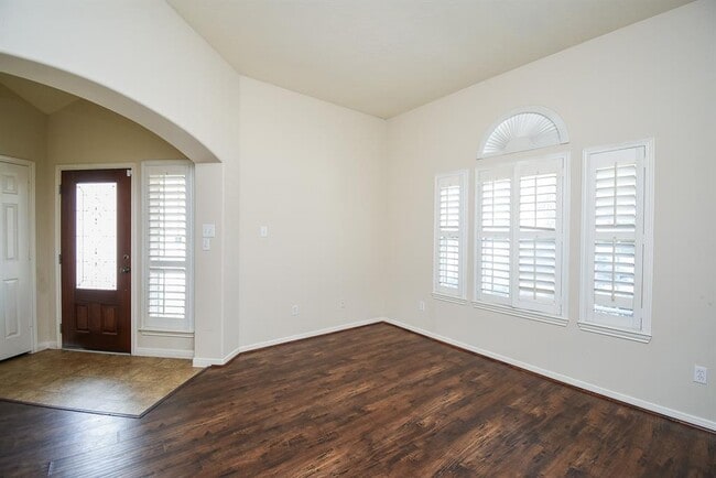 Building Photo - 5827 Lundwood Ln