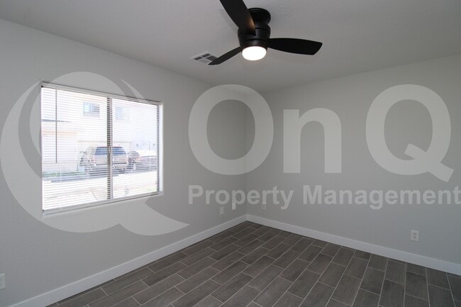 Building Photo - 2153 W Morten Ave