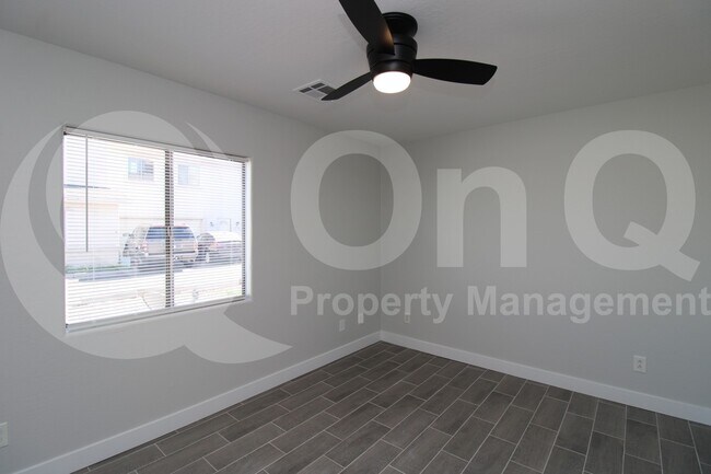 Foto del edificio - 2153 W Morten Ave