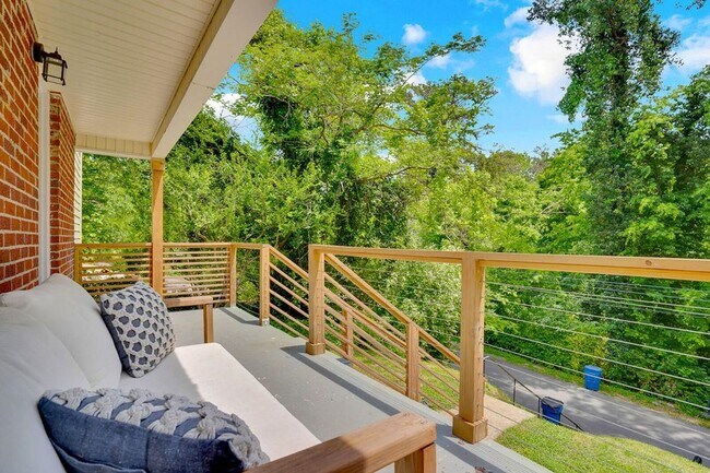 Foto del edificio - 172 Lynda Cir