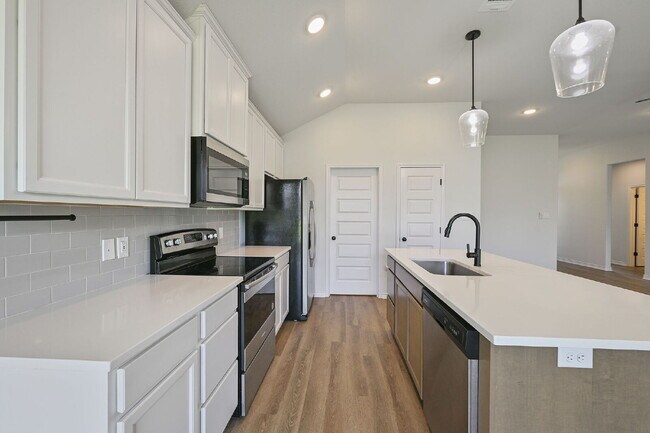 Foto del edificio - Immediate Move in - 3 Bedroom, 2 Bathroom Home in Rudder Pointe with Open Concept
