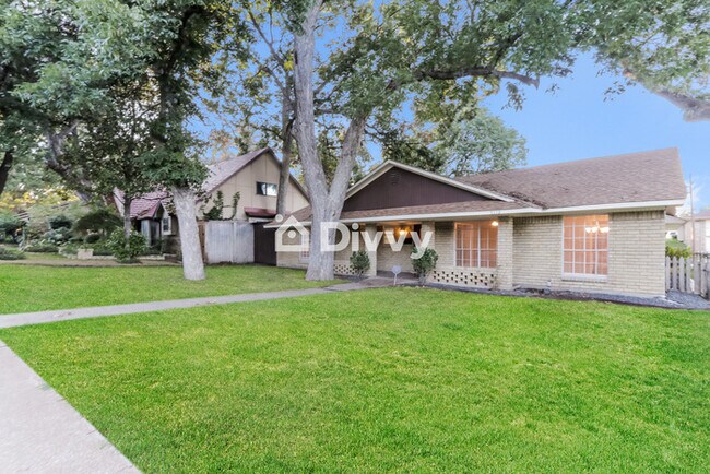 Building Photo - 5112 Everglade Road