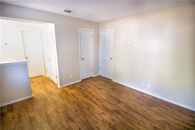 Building Photo - 1208 Sam Bass Cir