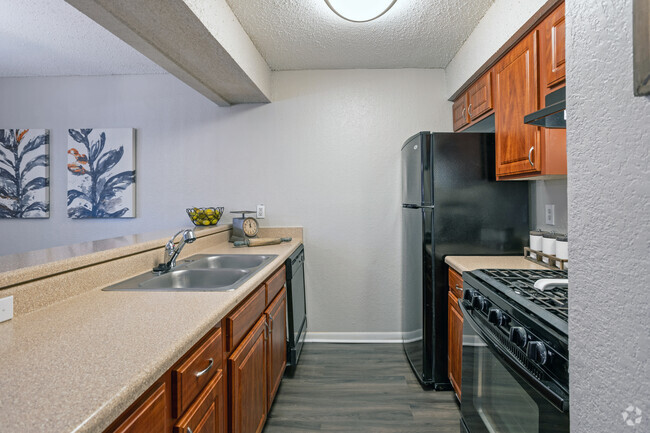 2BR, 2BA - 950SF - Kitchen - Acacia Cliffs