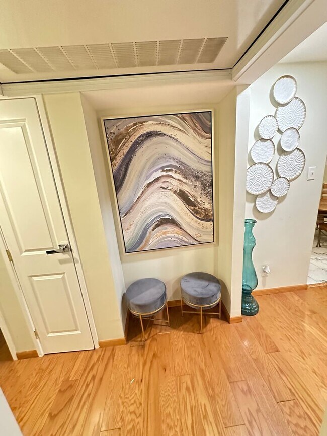 Foto del edificio - 5801 Sunshine Dr
