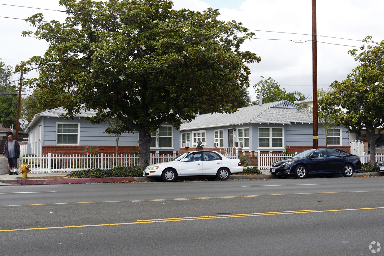 Primary Photo - 14821 Burbank Blvd