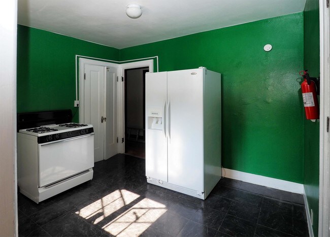 Building Photo - 3505 Ravenwood Ave