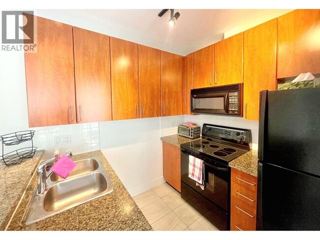 Building Photo - 2680 Arbutus St