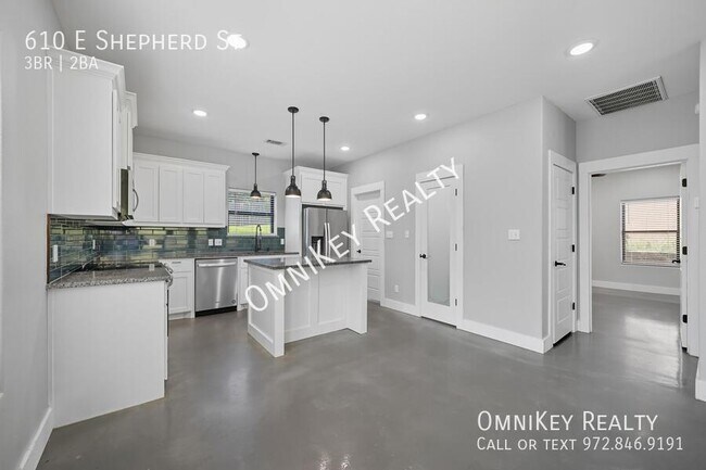 Foto del edificio - 610 E Shepherd St