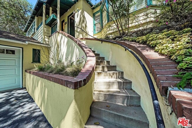 Foto del edificio - 7503 Willow Glen Rd