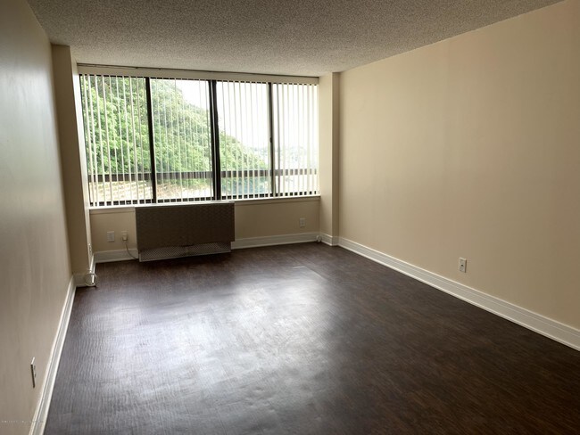 Foto del edificio - 755 Narrows Rd N