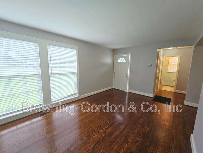 Foto del edificio - 3611 A Mayflower Pl