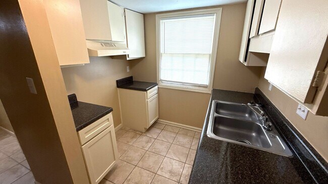Foto del edificio - 5203 Flowering Peach Dr