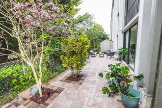 Building Photo - 501 SW 11th Pl