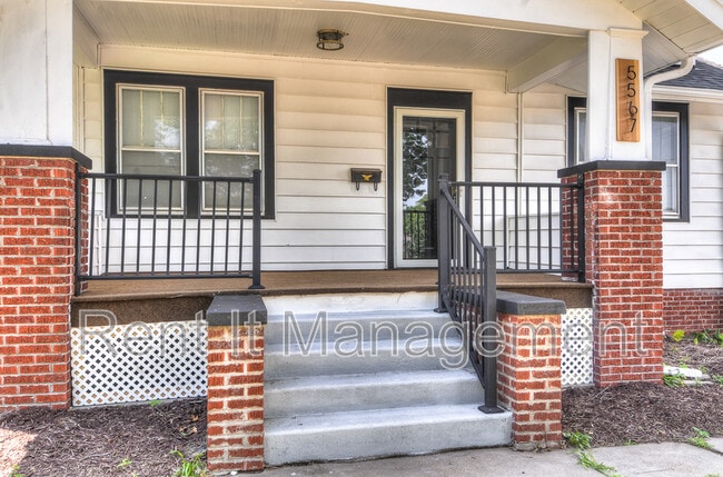 Building Photo - 5567 Mason St