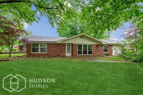 Primary Photo - AVAILABLE NOW! - 1009 Blue Ridge Drive, Be...