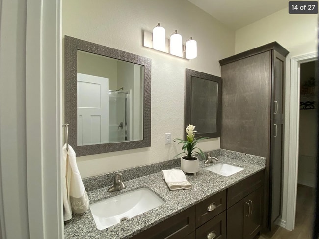 Building Photo - NEW LUXURY 2 BED 2 BATH 1 CAR GARAGE DUPLEX