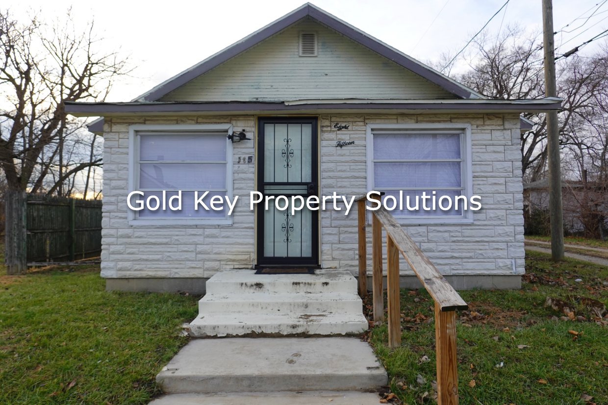 Foto principal - Large 2 Bed 1 Bath Home For Rent In Muncie...