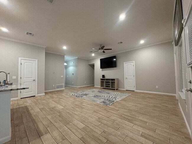 Building Photo - Great home located in Cache, OK. Mountain ...