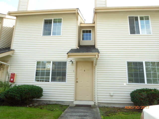 Foto principal - 1 Bed 1.5 Bath 2 Story Townhome in Hampton...