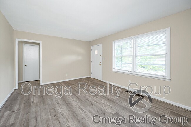Building Photo - 828 Hillview Dr