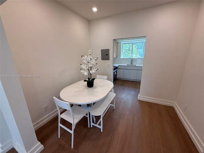 Foto del edificio - 1535 West Ave