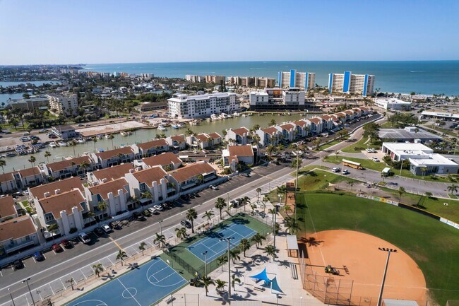 Foto del edificio - 15000 Gulf Blvd